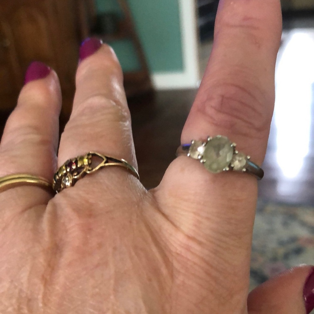 Stunning Silver Ring with Clear Stones